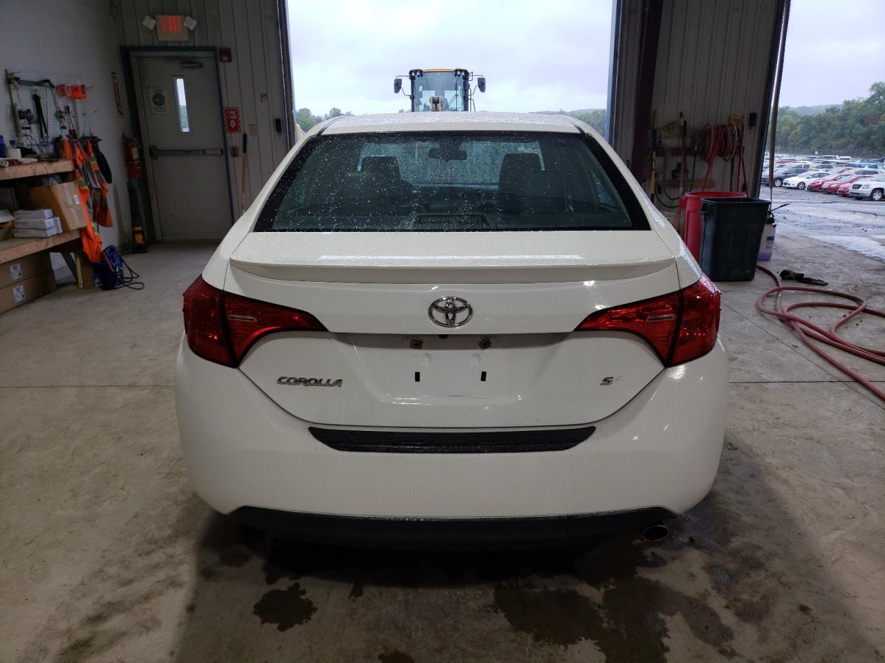 2018 Toyota Corolla L VIN: 2T1BURHE3JC990991 Lot: 73398974