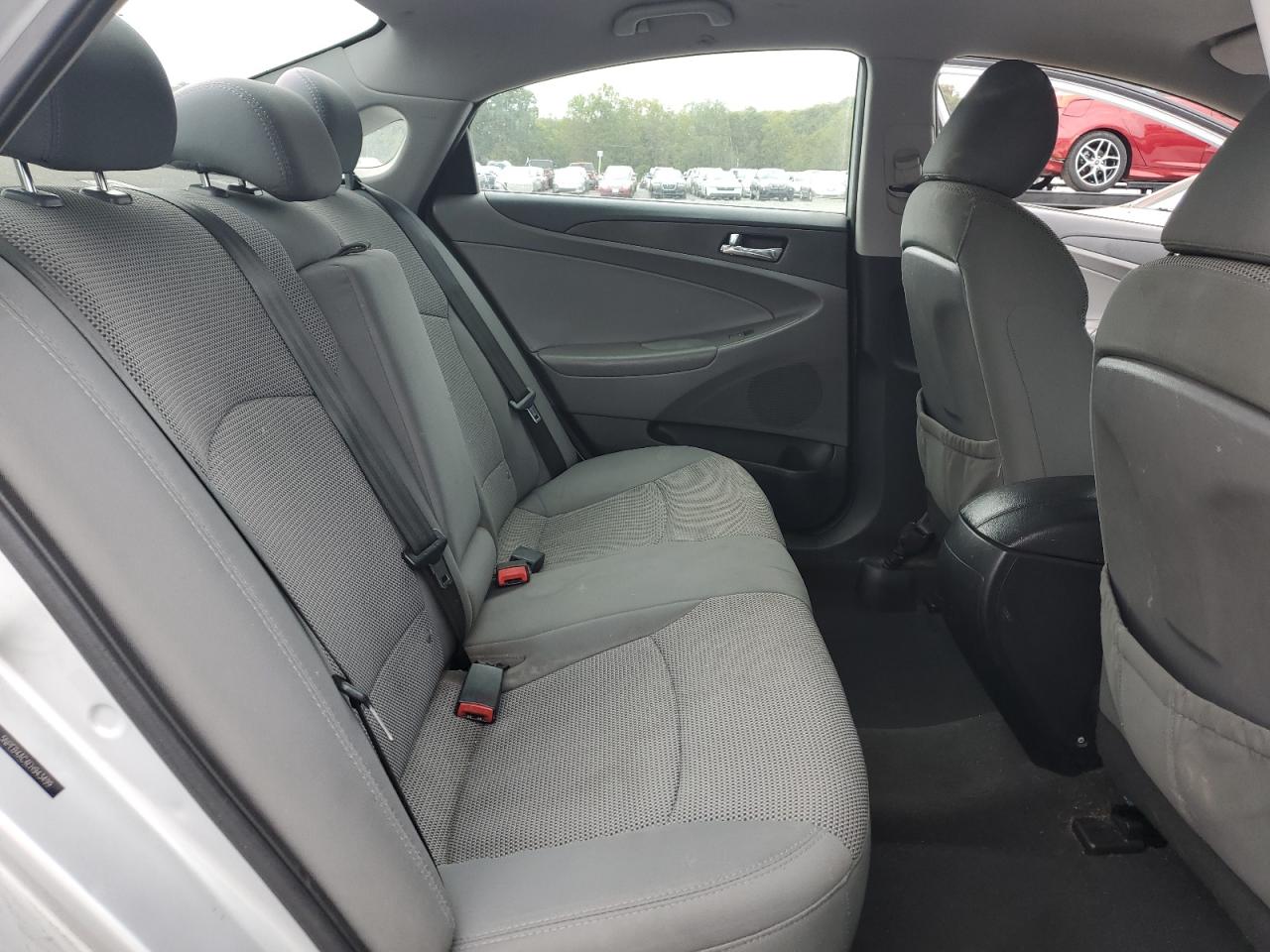 2014 Hyundai Sonata - Image 11