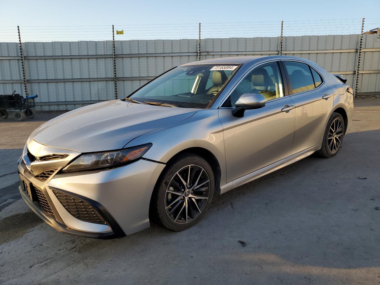 4T1G11AK6MU599174 2021 TOYOTA CAMRY - Image 1