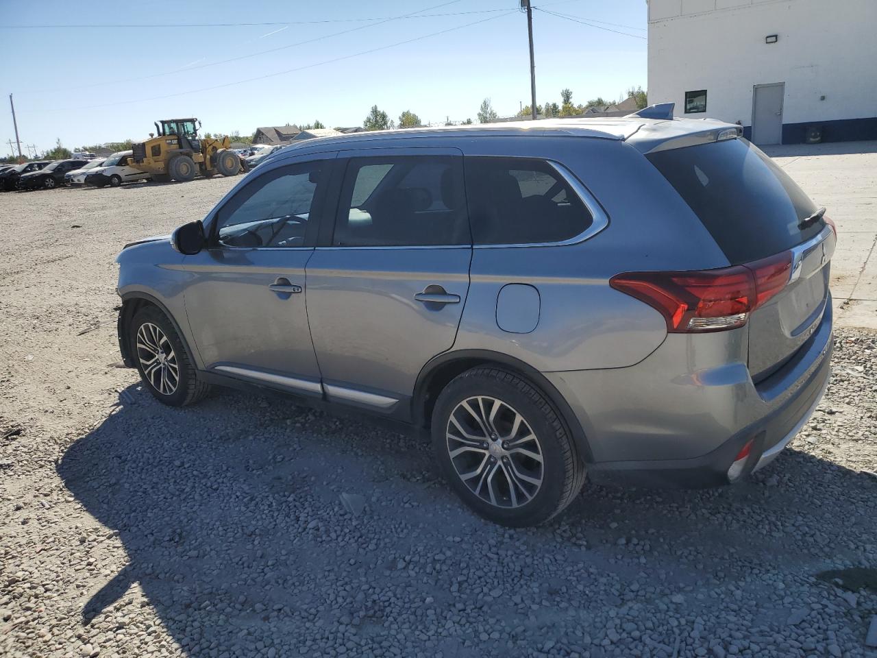 2017 Mitsubishi Outlander - Image 2