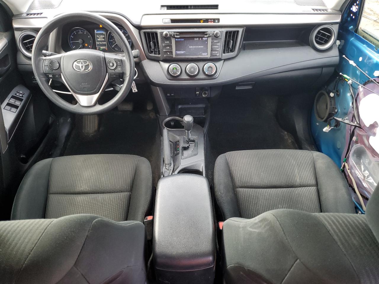 JTMBFREV8JJ244006 2018 Toyota Rav4 Le