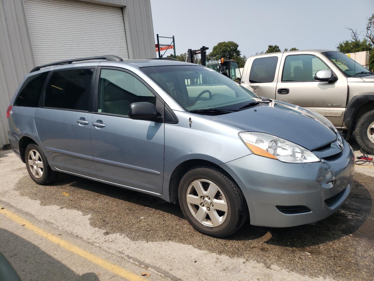 2010 Toyota Sienna - Image 4