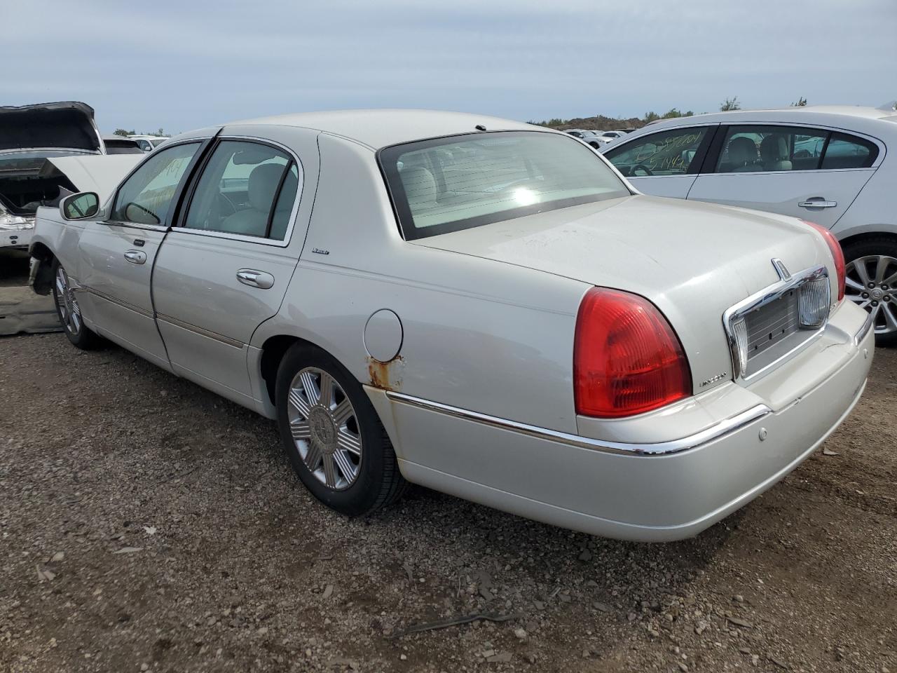 2004 Lincoln Town Car Ultimate VIN: 1LNHM83W24Y629932 Lot: 72641904