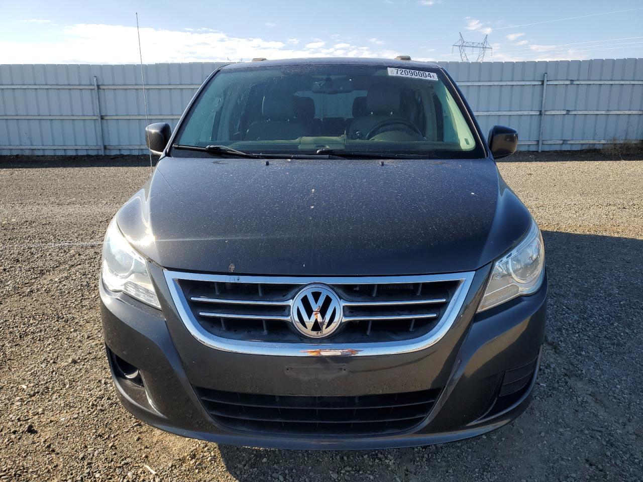 2012 Volkswagen Routan - Image 5