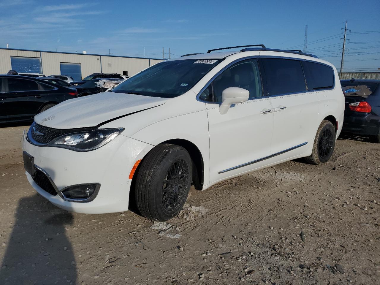 2017 Chrysler Pacifica - Image 1