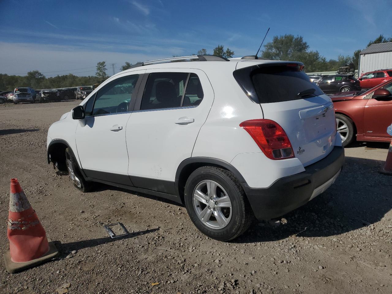 3GNCJLSB9GL278832 2016 CHEVROLET TRAX - Image 2