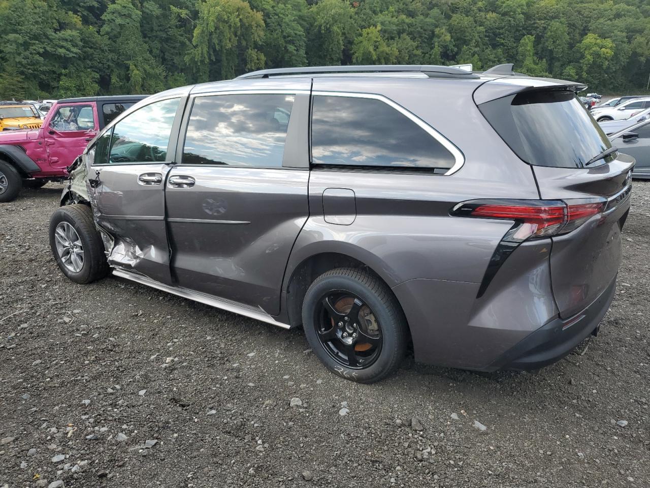 5TDJRKEC5MS068158 2021 TOYOTA SIENNA - Image 2