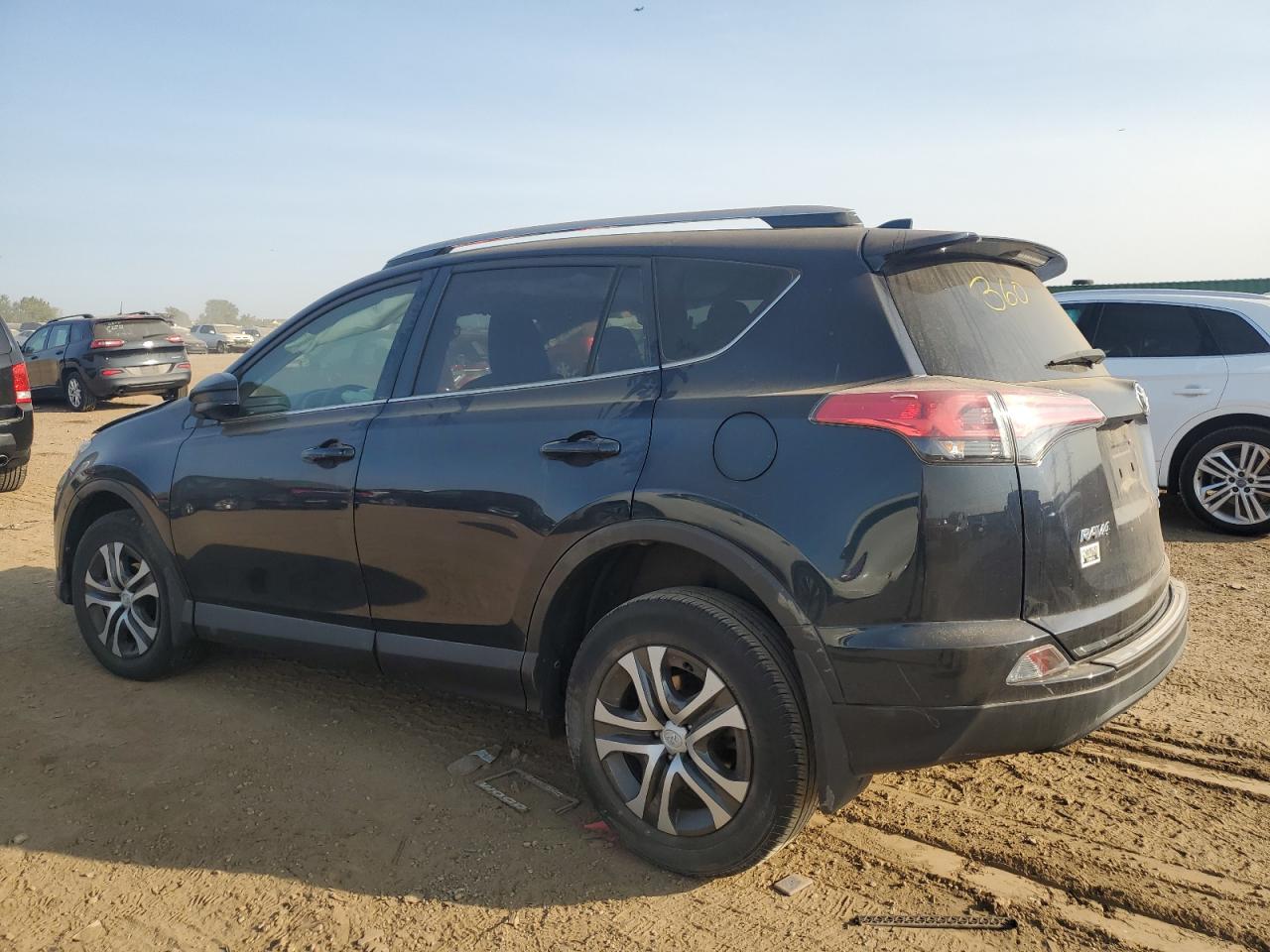 JTMBFREV6JJ223901 2018 TOYOTA RAV 4 - Image 2