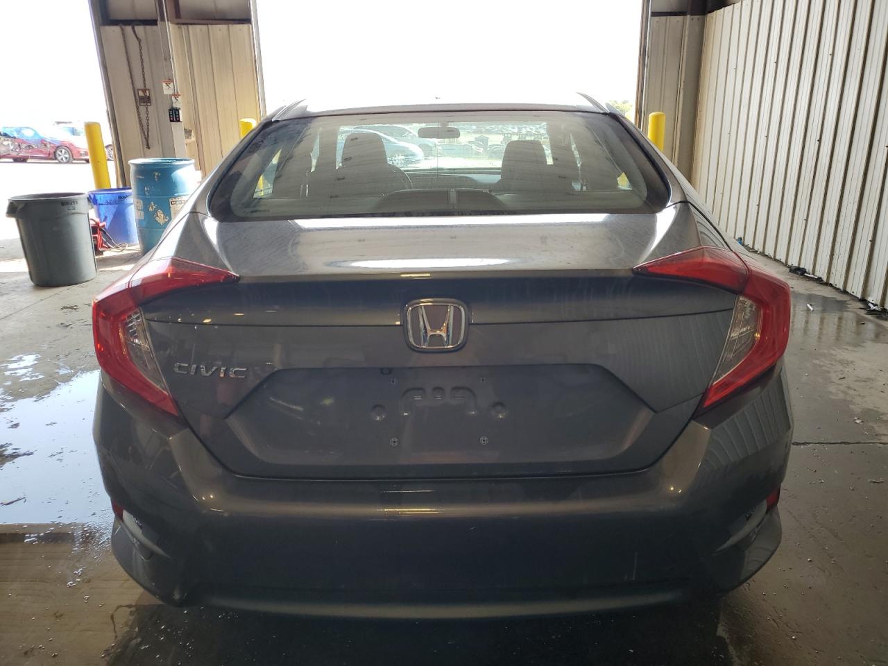 2HGFC2F52JH602557 2018 Honda Civic Lx