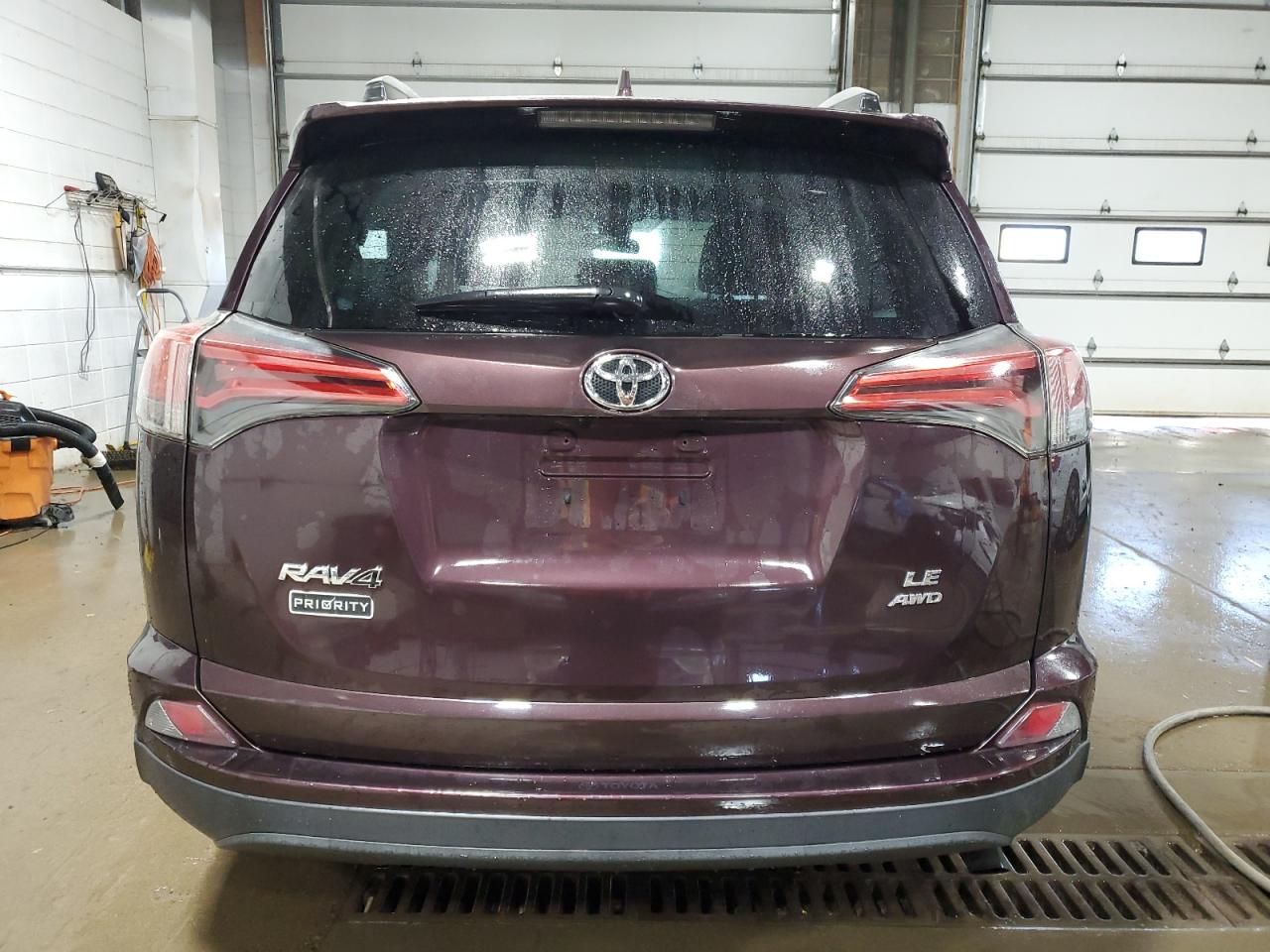 2017 Toyota Rav4 Le VIN: 2T3BFREV3HW578780 Lot: 73369694