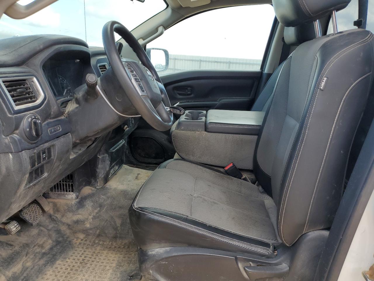 1N6AA1R77HN528105 2017 Nissan Titan S