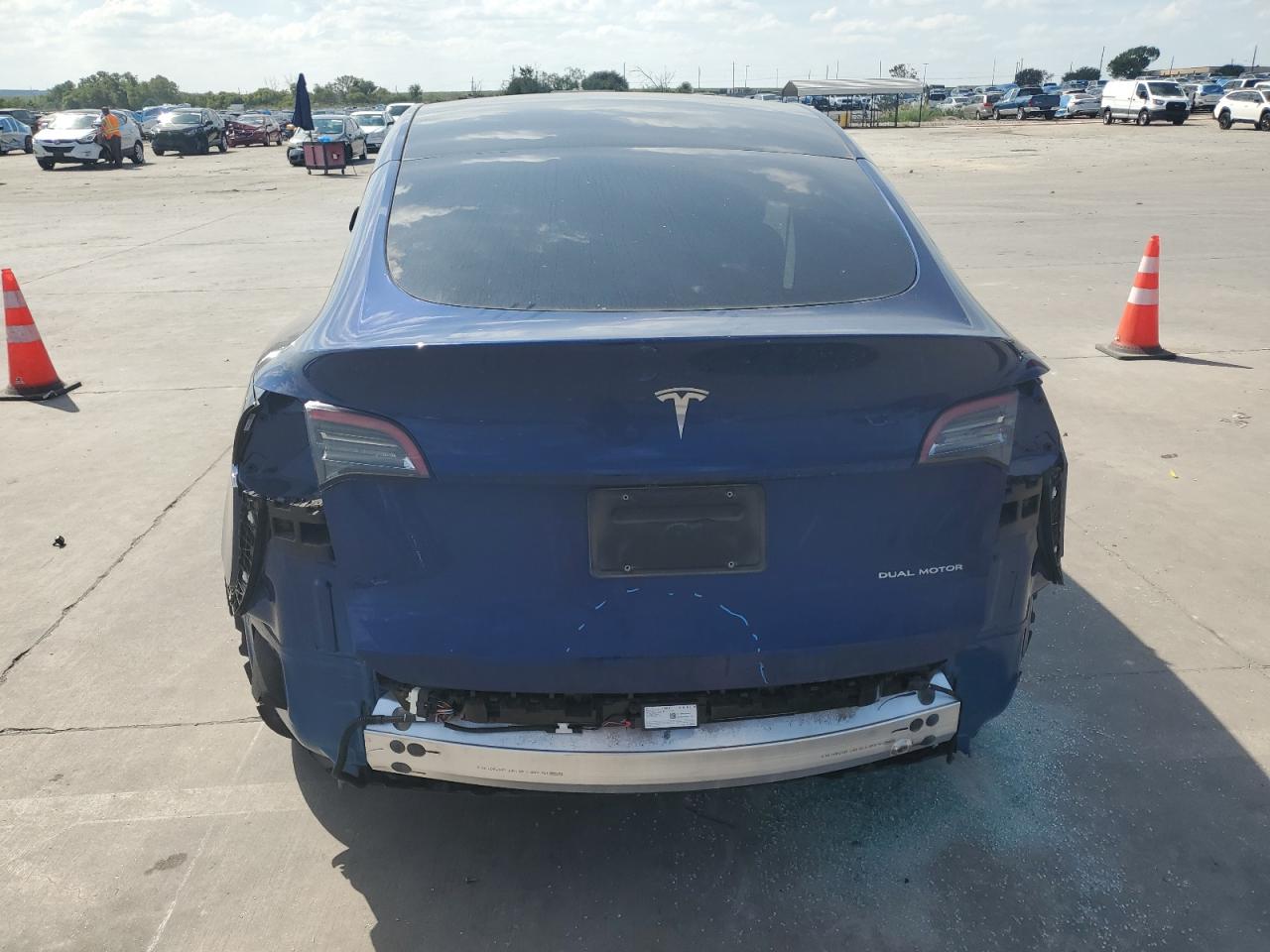 2022 Tesla Model Y VIN: 7SAYGDEE9NA007483 Lot: 71858264