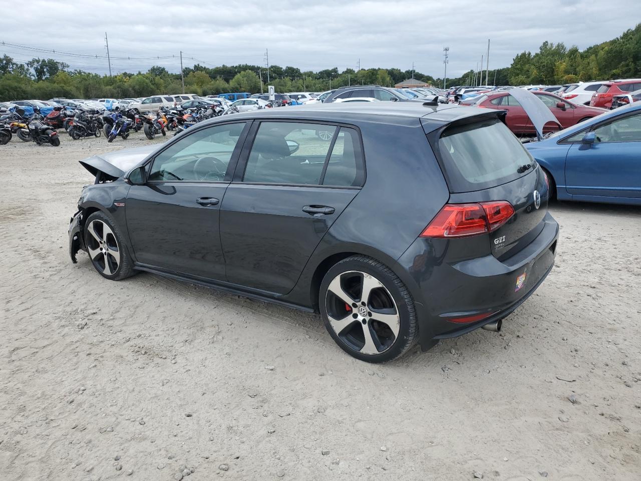 3VW5T7AU5HM056691 2017 VOLKSWAGEN GTI - Image 2