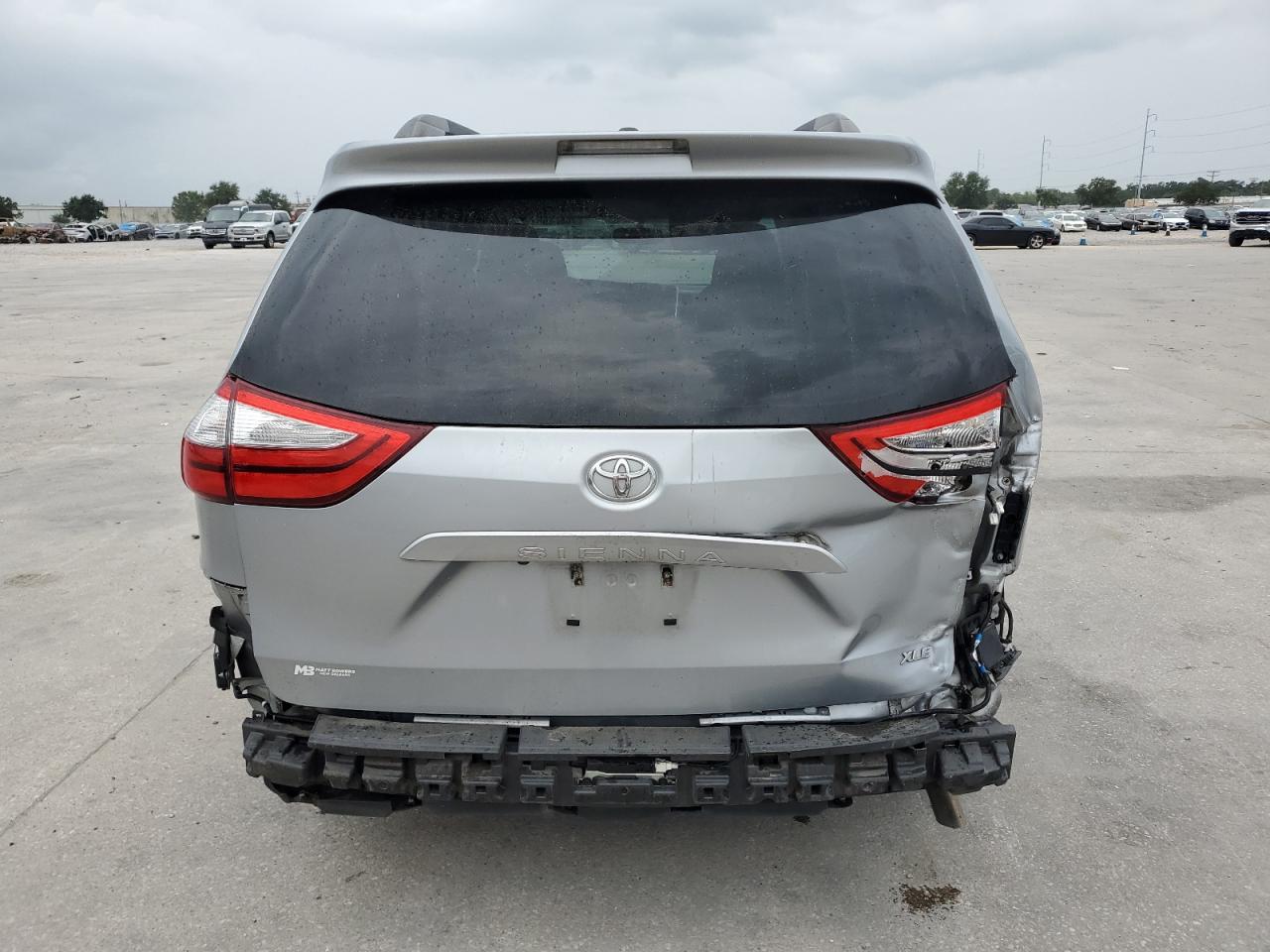 5TDYK3DC1GS697818 2016 Toyota Sienna Xle