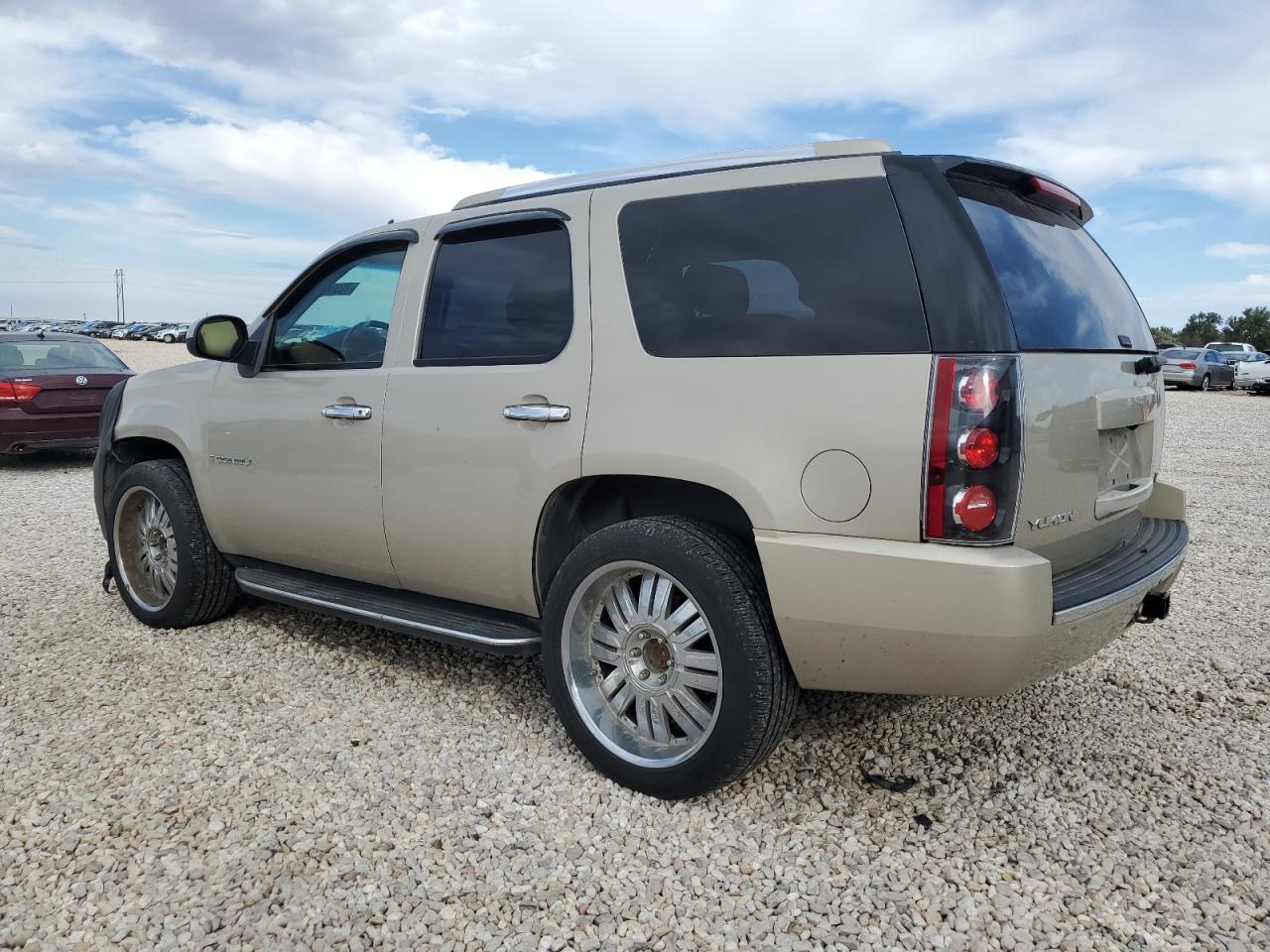 2007 GMC Yukon - Image 2