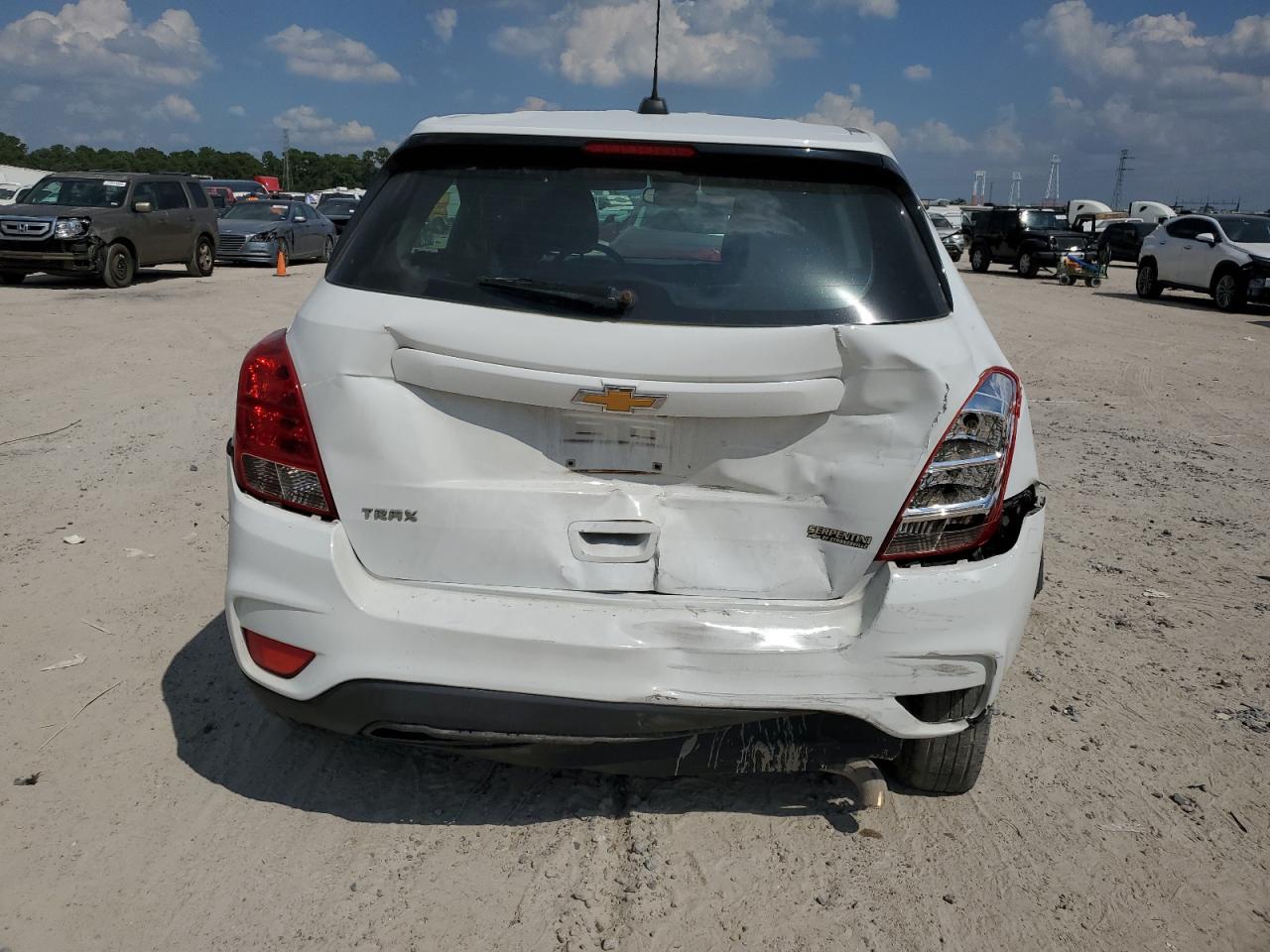 KL7CJKSB1JB722388 2018 Chevrolet Trax Ls