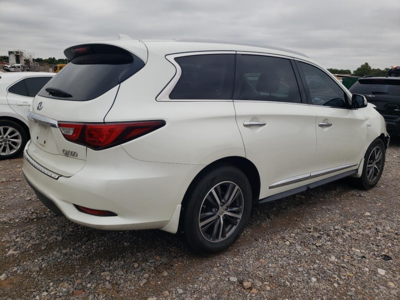 2017 Infiniti QX60 - Image 3