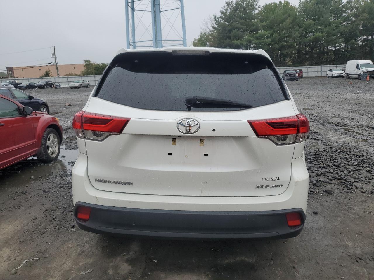 5TDJZRFH8KS600339 2019 Toyota Highlander Se