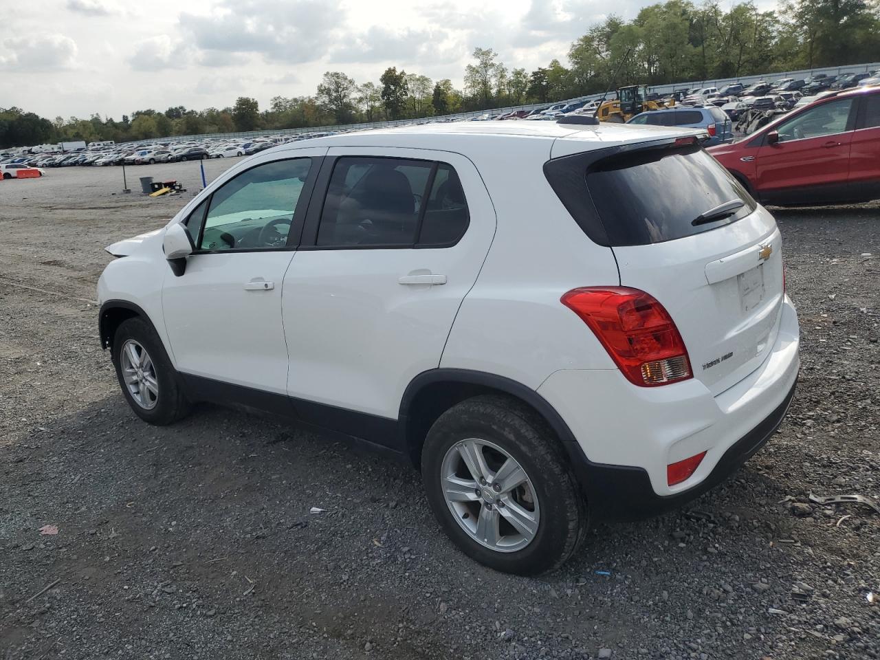 KL7CJNSM2NB542359 2022 CHEVROLET TRAX - Image 2