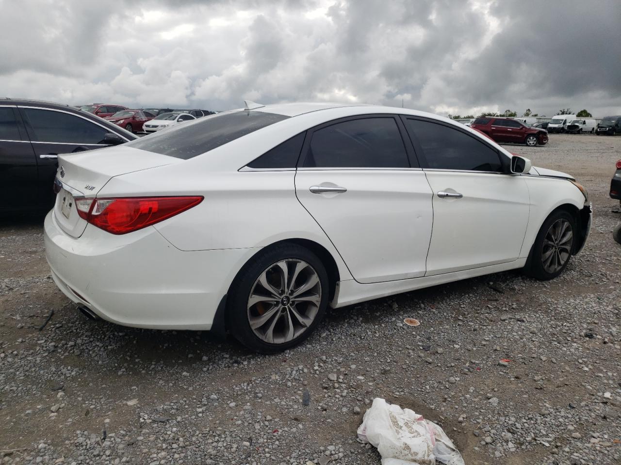 2013 Hyundai Sonata - Image 3