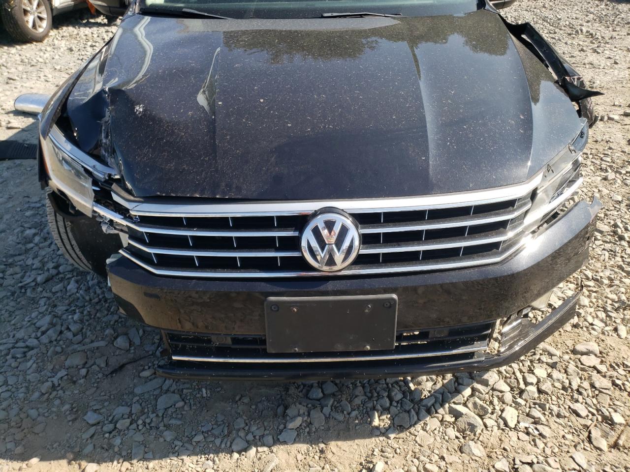 1VWBA7A30JC022147 2018 Volkswagen Passat Se