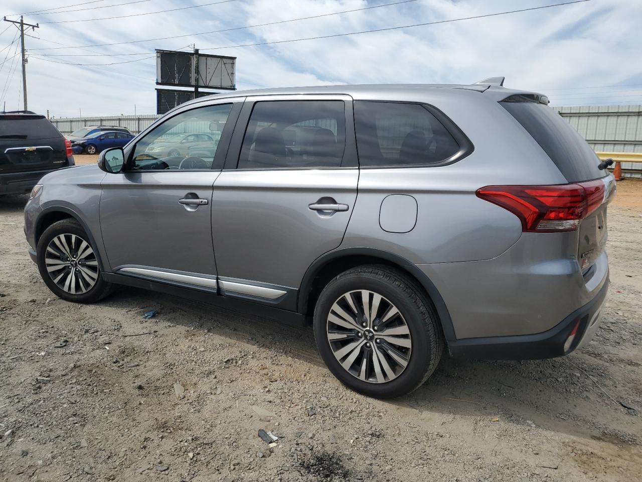 JA4AZ3A34KZ013444 2019 MITSUBISHI OUTLANDER - Image 2