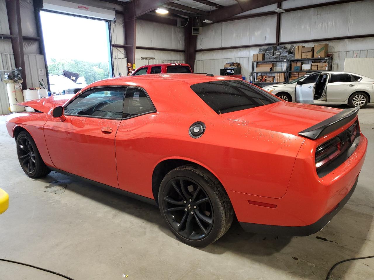 2C3CDZAG0JH118617 2018 DODGE CHALLENGER - Image 2