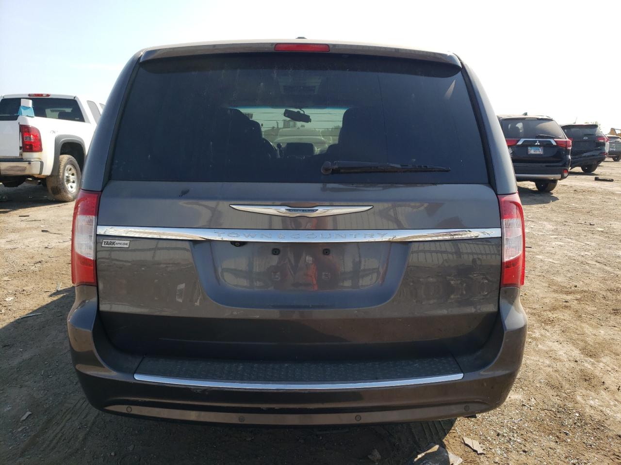 2014 Chrysler Town & Country - Image 7