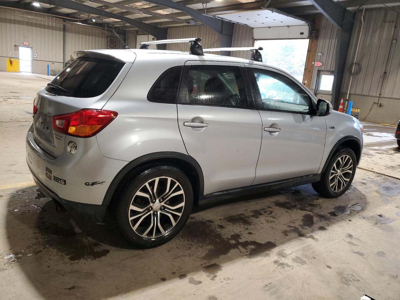 2016 Mitsubishi Outlander - Image 3