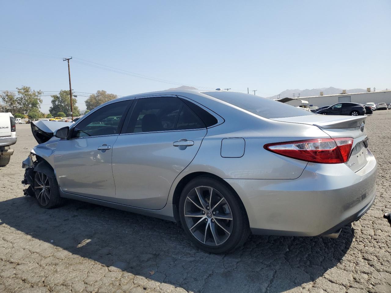 4T1BK1FK0GU569558 2016 TOYOTA CAMRY - Image 2