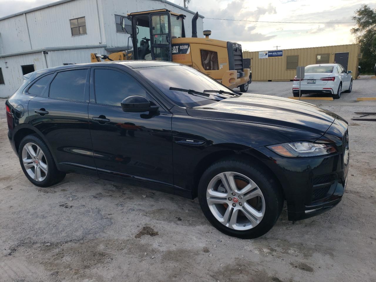 2017 Jaguar F-Pace - Image 4