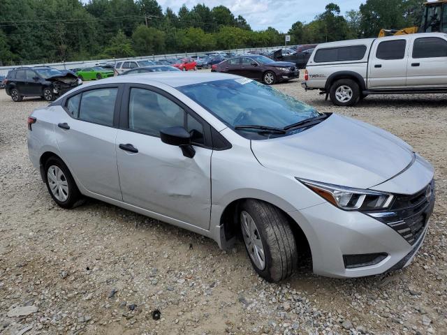  NISSAN VERSA 2024 Сріблястий