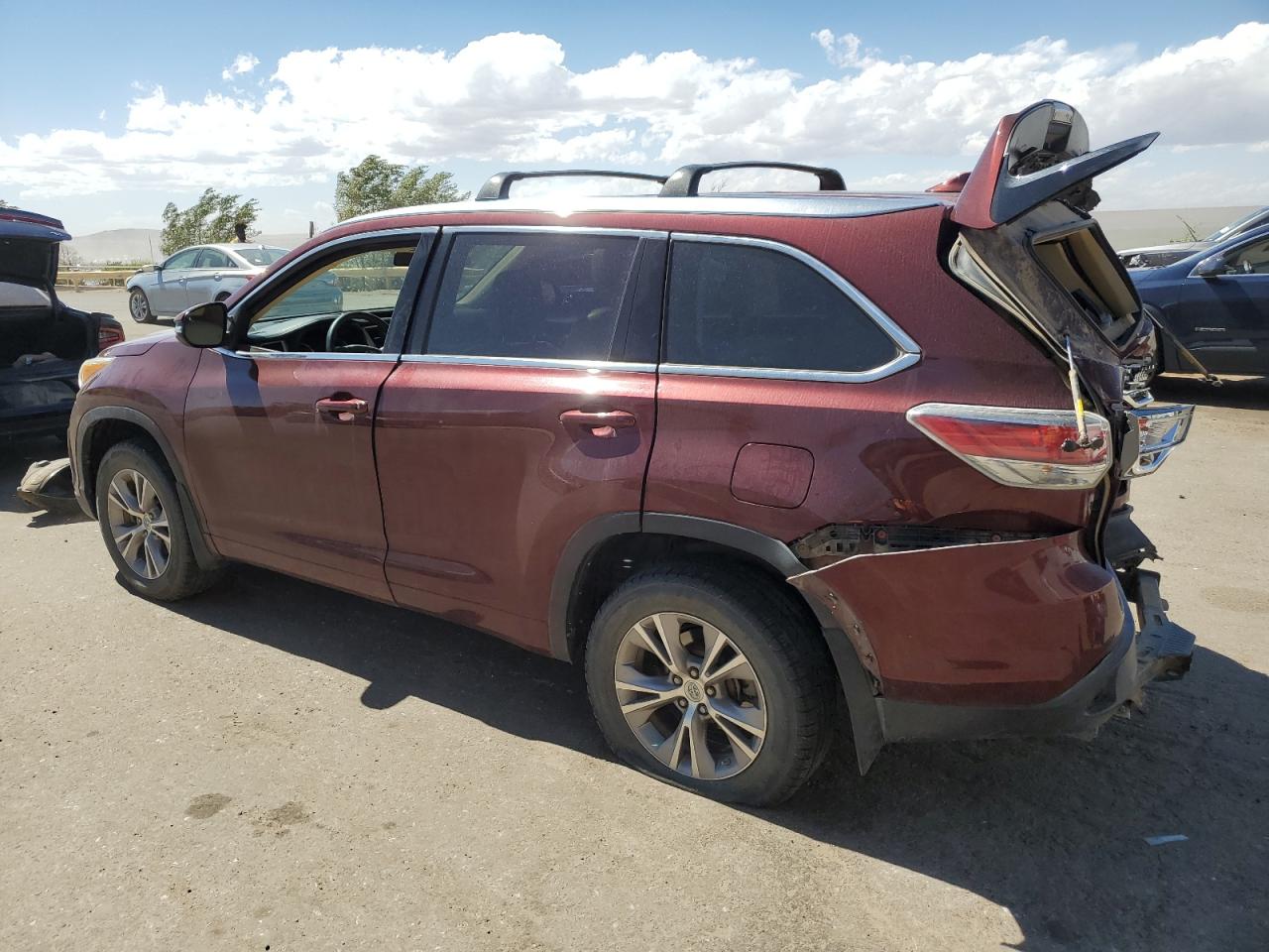 2015 Toyota Highlander - Image 2