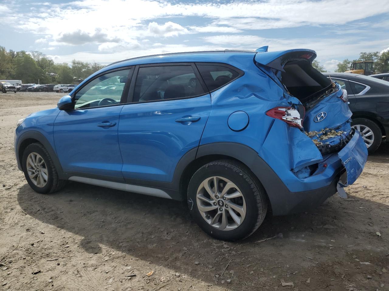 KM8J3CA44JU703136 2018 HYUNDAI TUCSON - Image 2