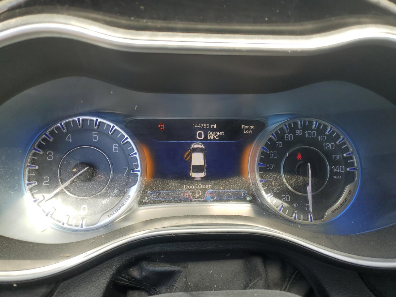 2015 Chrysler 200 - Image 9