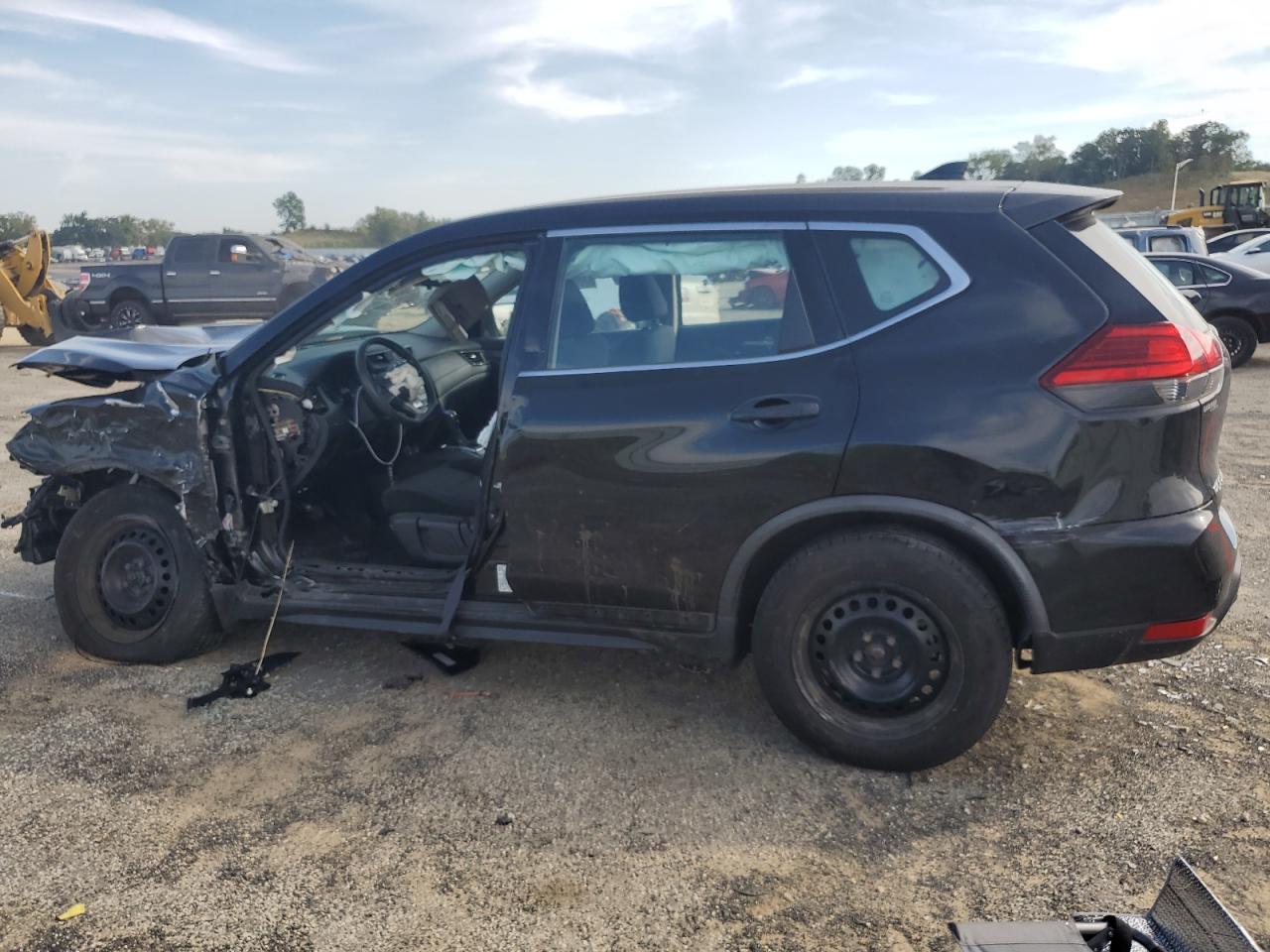 2017 Nissan Rogue - Image 2