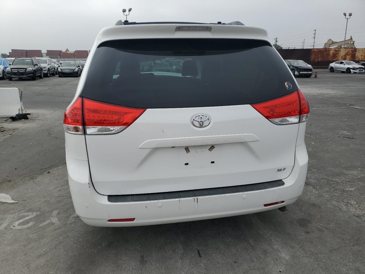 5TDYK3DC5DS360421 2013 Toyota Sienna Xle