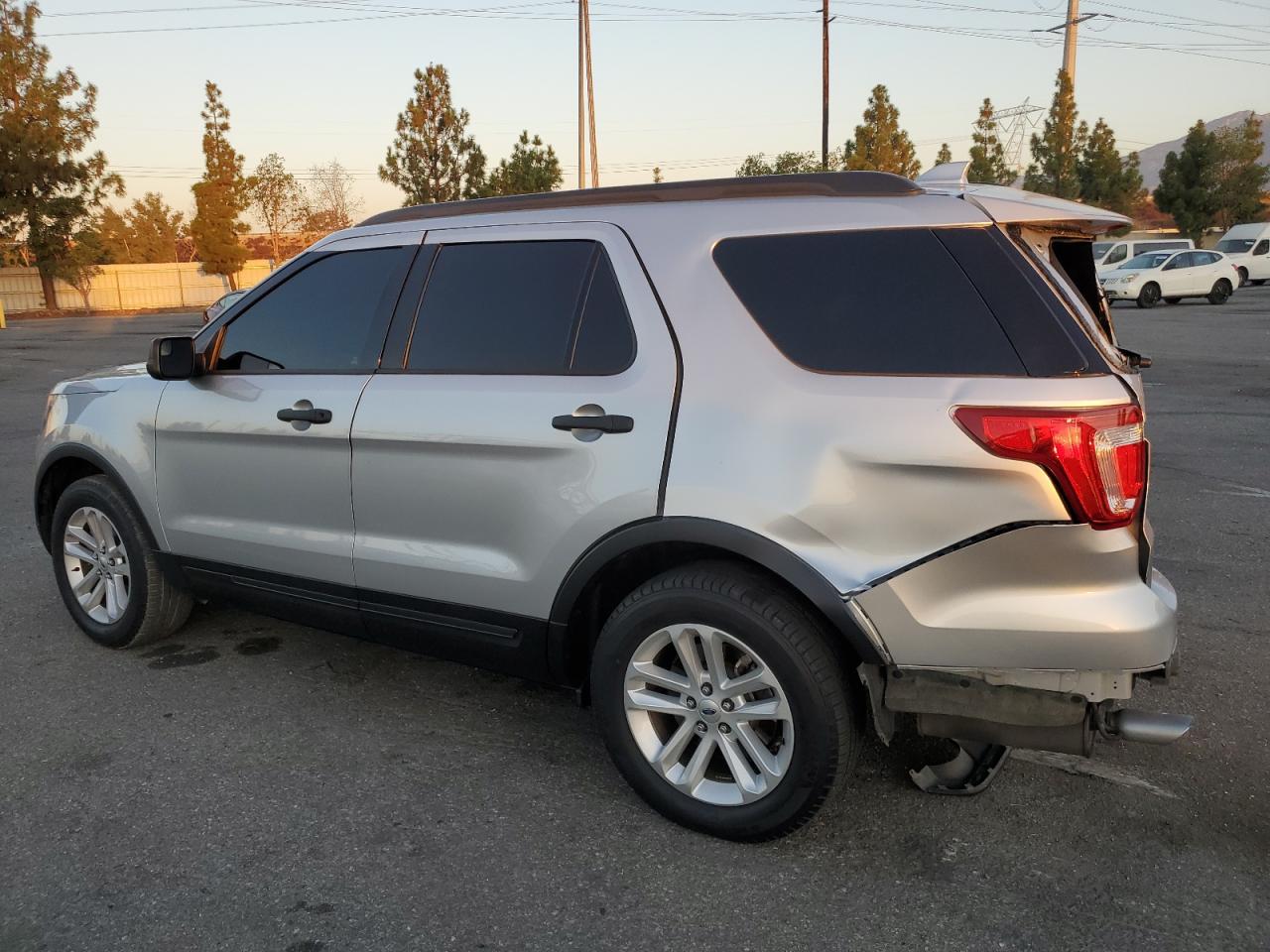 1FM5K7B88HGE38579 2017 FORD EXPLORER - Image 2