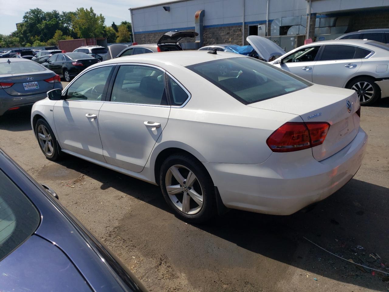 1VWAT7A31FC102537 2015 VOLKSWAGEN PASSAT - Image 2