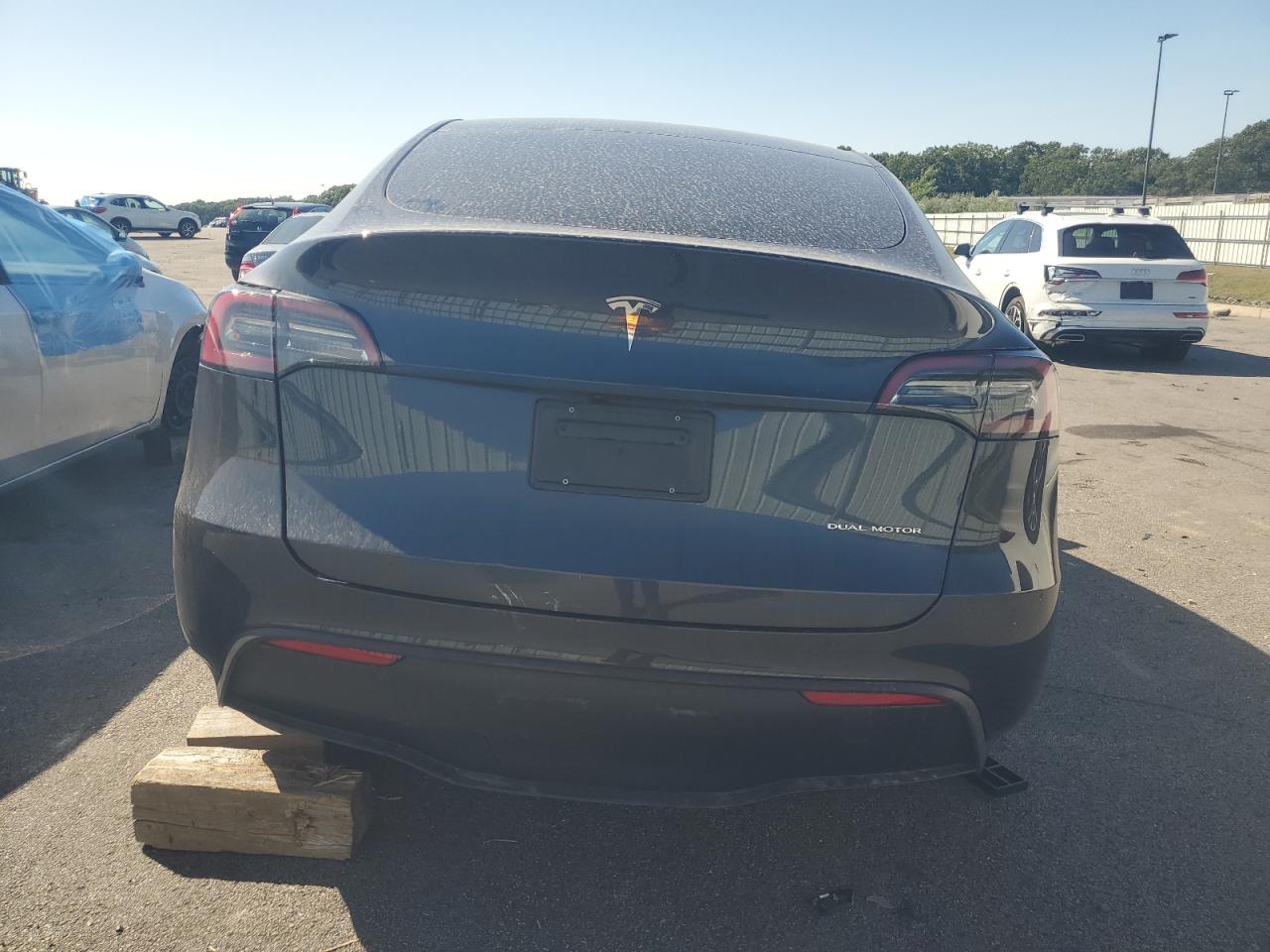 2024 Tesla Model Y VIN: 7SAYGDEE0RA230517 Lot: 69988584