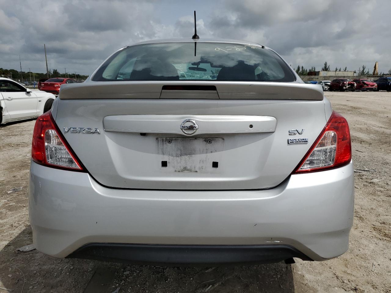 2017 Nissan Versa S VIN: 3N1CN7AP5HL886899 Lot: 70439094