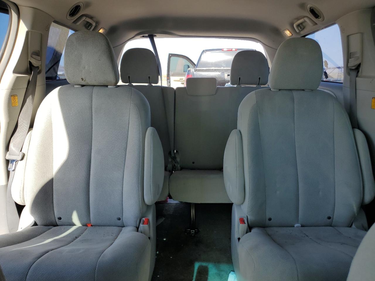 2011 Toyota Sienna - Image 10