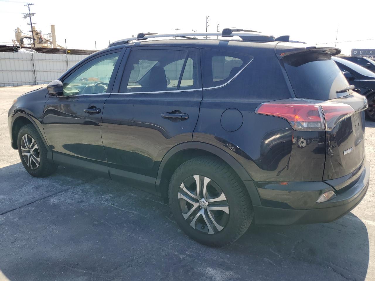 2T3ZFREV1JW471294 2018 TOYOTA RAV 4 - Image 2