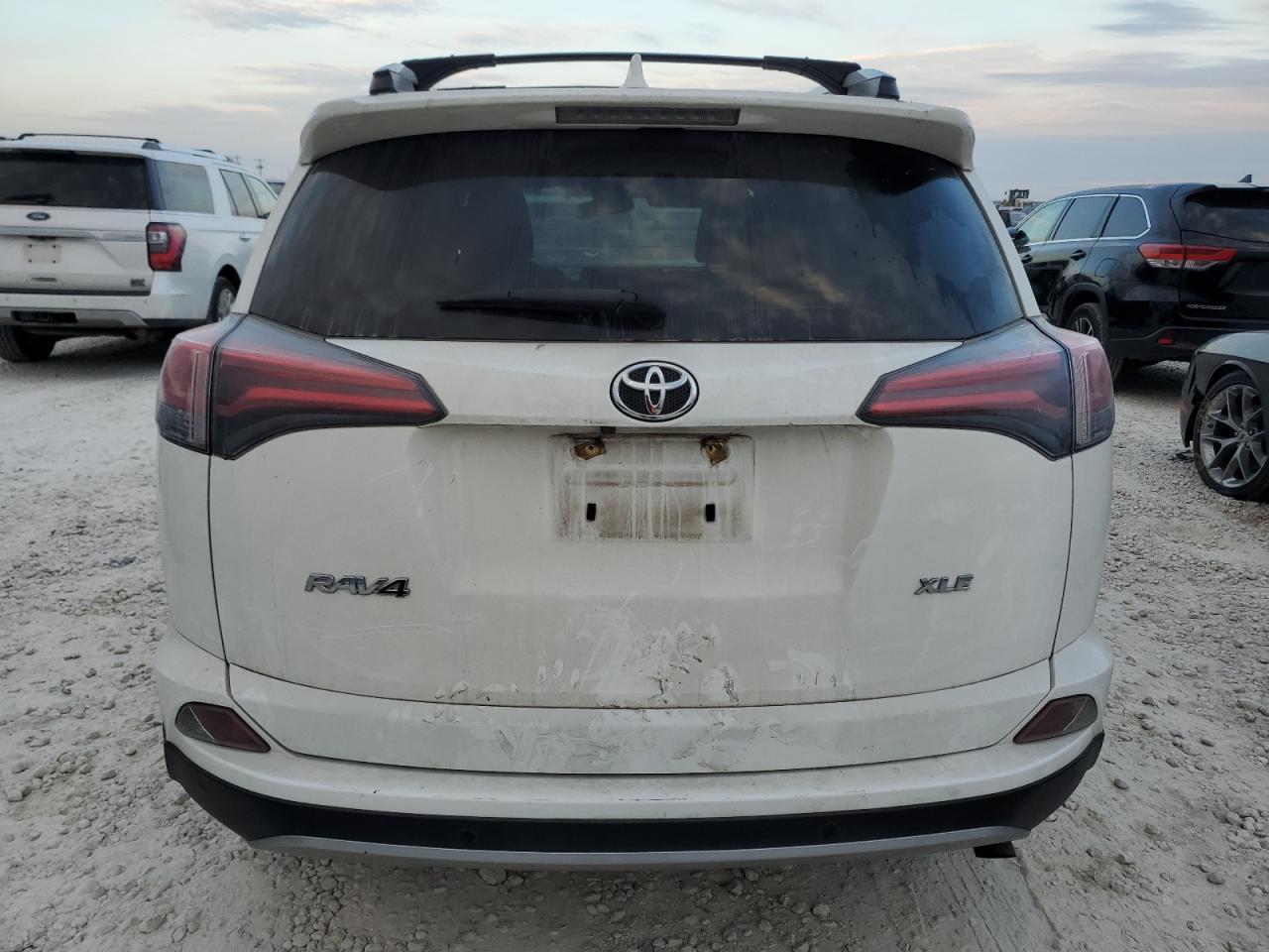 JTMWFREV6HJ712875 2017 Toyota Rav4 Xle