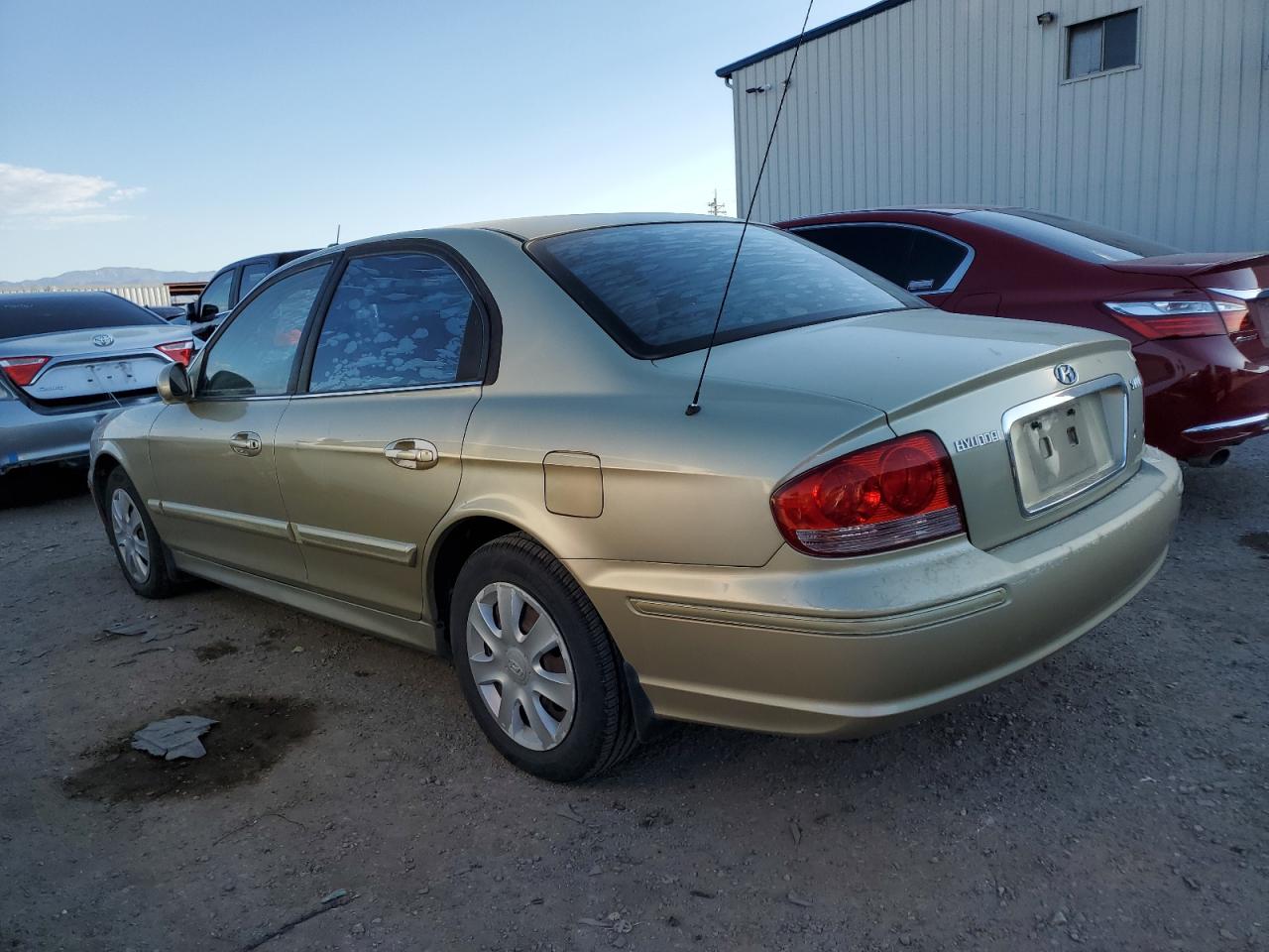 2002 Hyundai Sonata - Image 2