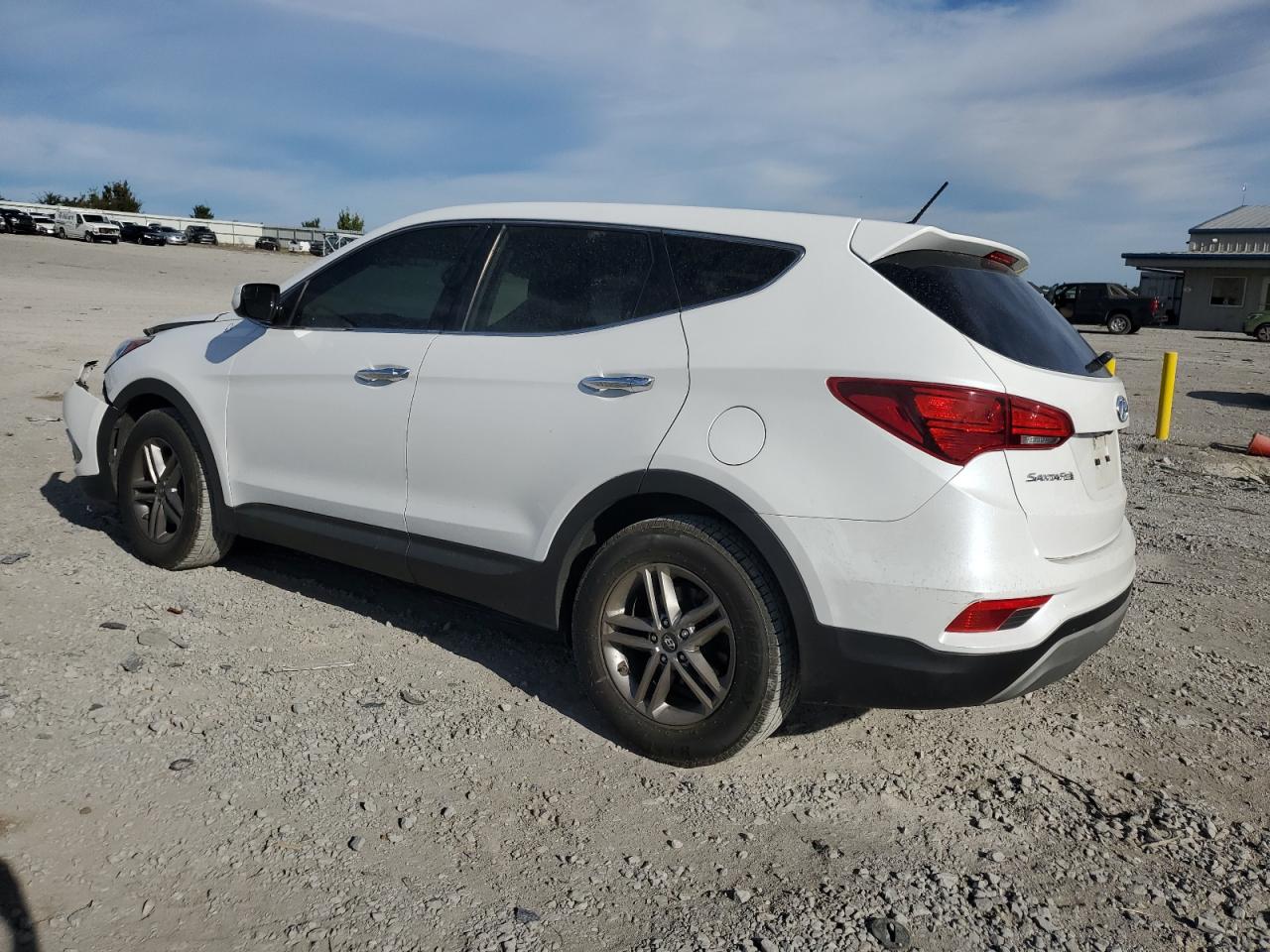 5NMZT3LB7JH087569 2018 HYUNDAI SANTA FE - Image 2