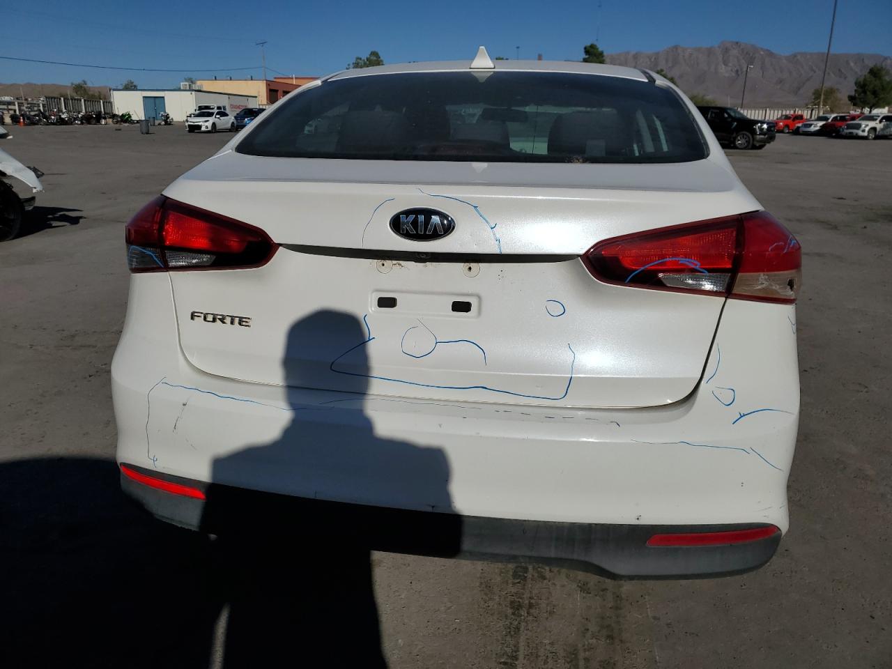 3KPFL4A79JE170922 2018 Kia Forte Lx