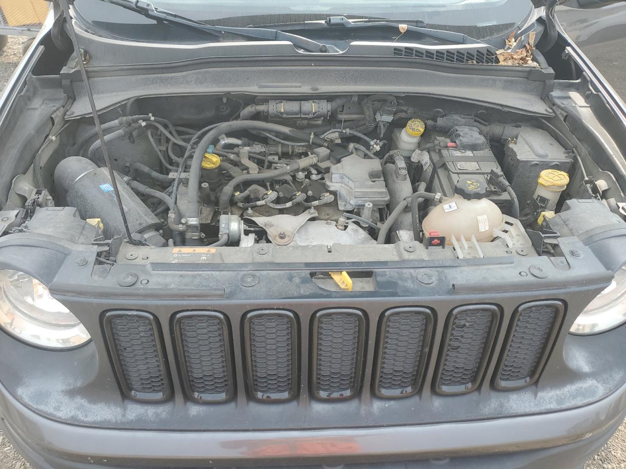 2017 Jeep Renegade - Image 12