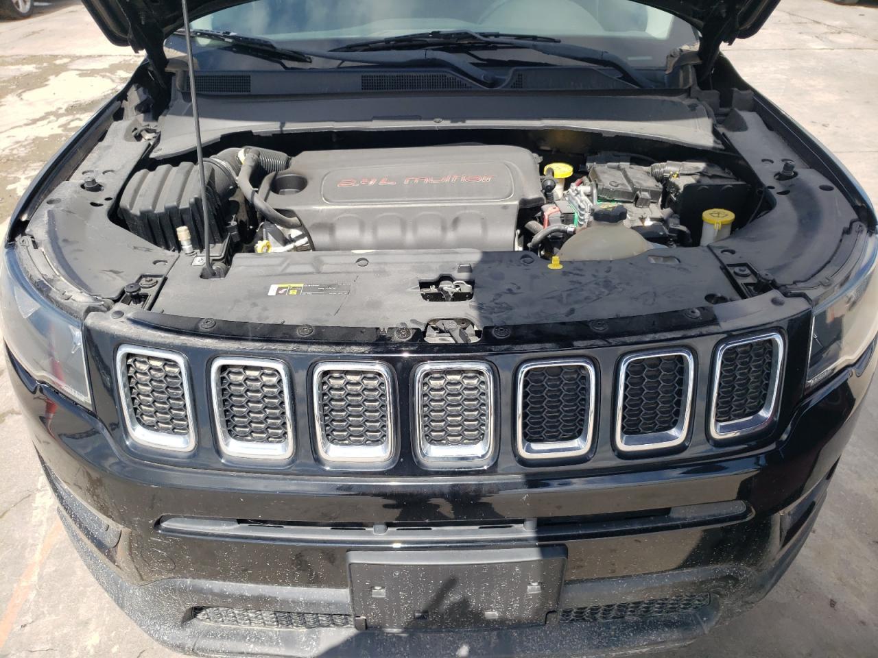 3C4NJCBB9JT226433 2018 Jeep Compass Latitude