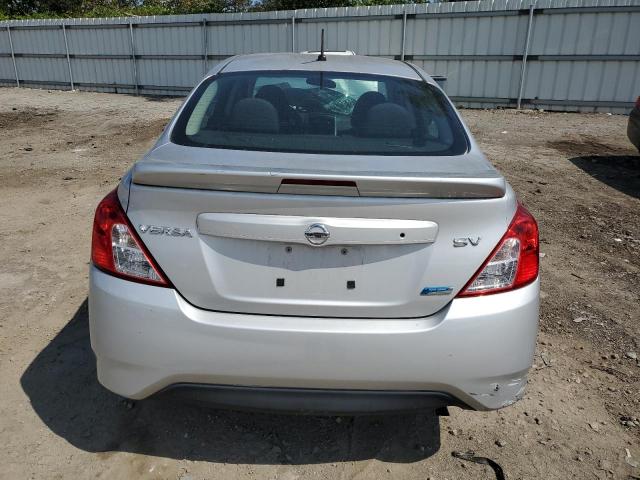  NISSAN VERSA 2016 Srebrny